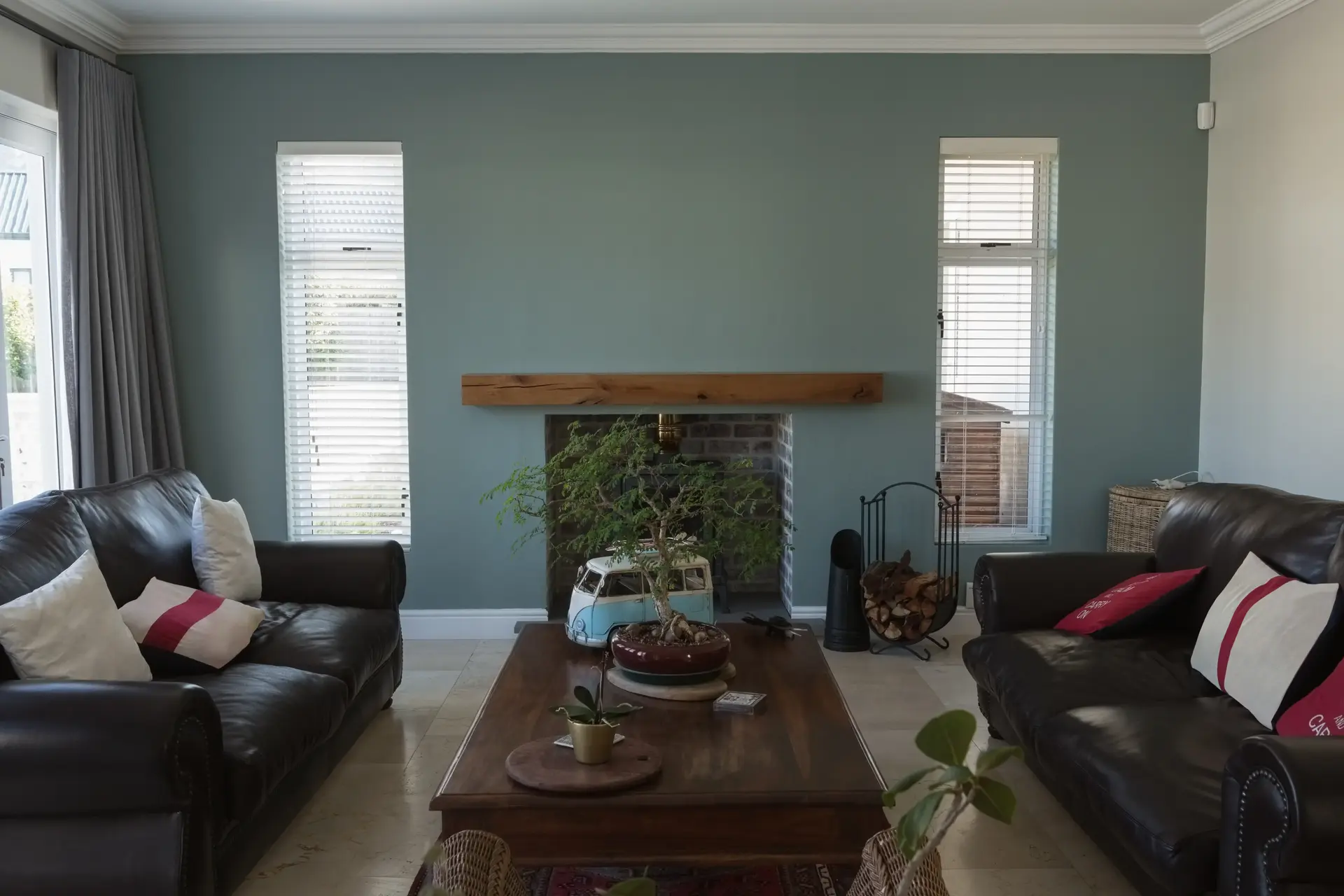 Accent wall painting Toronto living room by GTA Paint